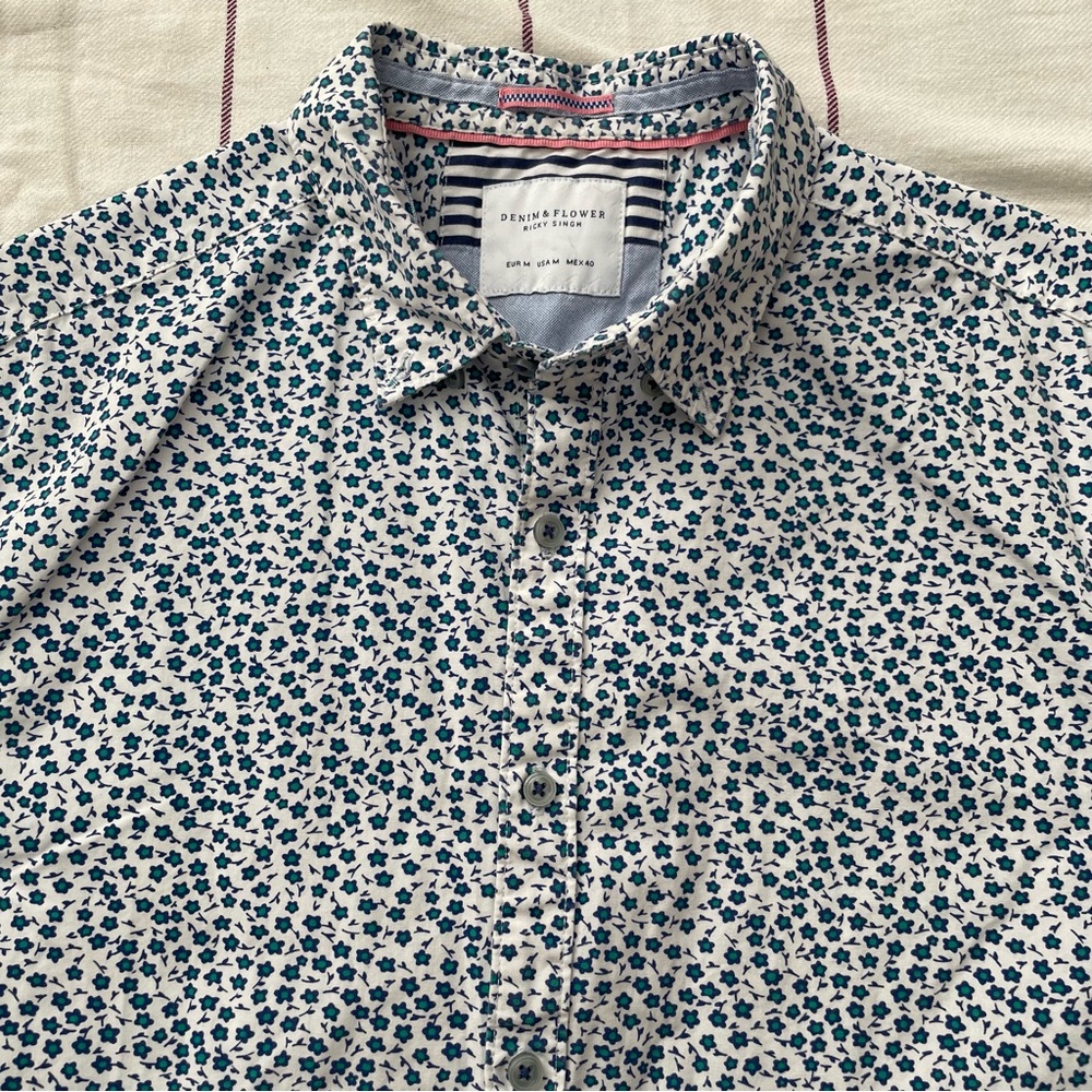 DENIM & FLOWER RICKY SINGH button down floral print size medium 100% cotton